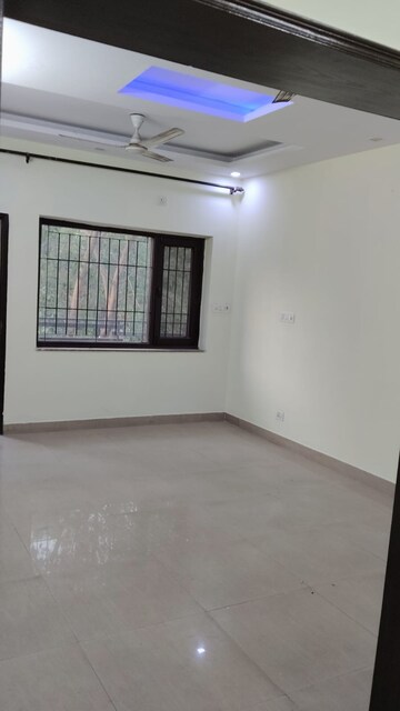 Room in 2 BHK Builder Floor at Palam Vihar Residents Association, Palam Vihar – for Rent