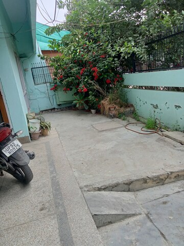 Parking in 1 BHK Independent House at Aliganj – for Rent