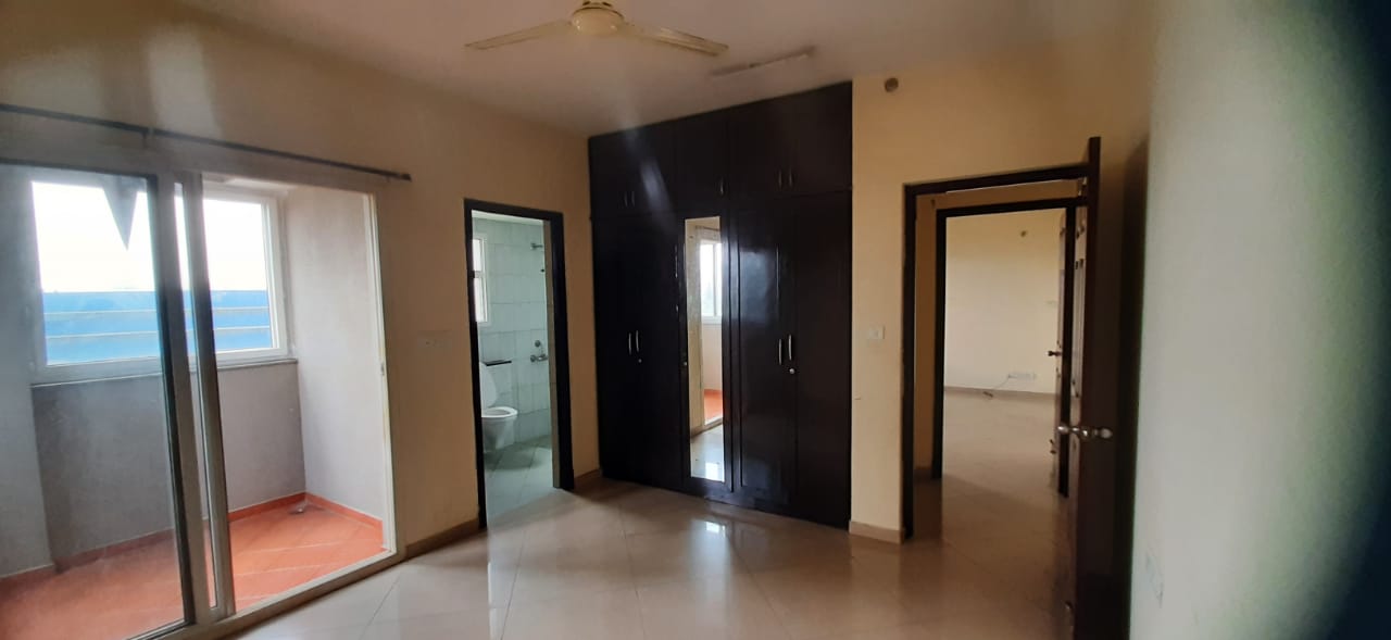 3 BHK + Extra Room 1800 Sq.Ft. Apartment in Sobha Garrison