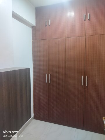 Room in 3 BHK Apartment at Vipul Belmonte, Sector 53 – for Rent