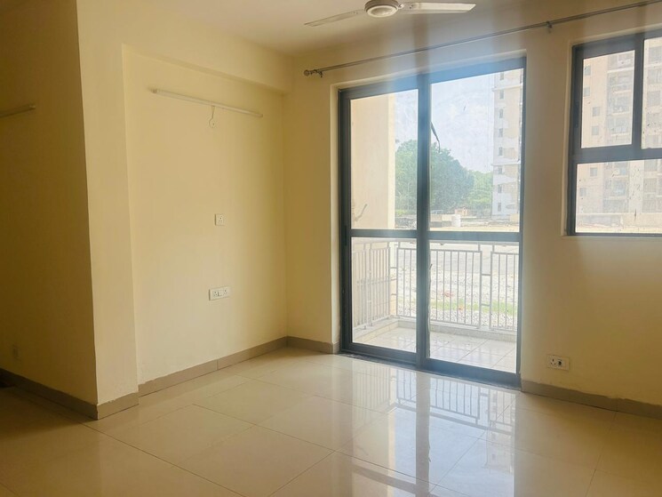 Room, unitech-uniworld-gardens-2 2 Bedroom 973 Sq.Ft. Apartment In Sector 47 Gurgaon 8688370