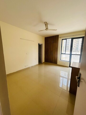 2 BHK Apartment For Rent in Unitech Uniworld Gardens 2, Sector 47