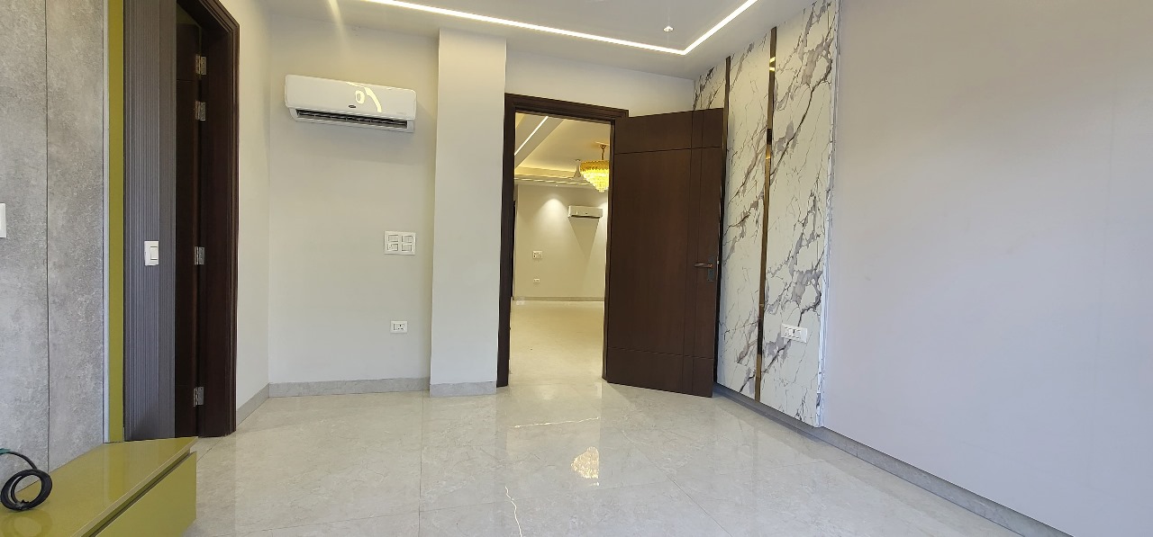 3 BHK + Servant Room Apartment For Sale in M3M Latitude