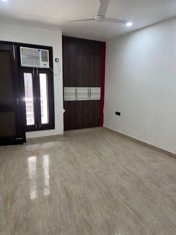 Room in 4 BHK Independent House at DLF Garden Villas, Sector 43 – for Rent