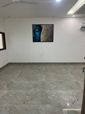 Room in 4 BHK Independent House at DLF Garden Villas, Sector 43 – for Rent