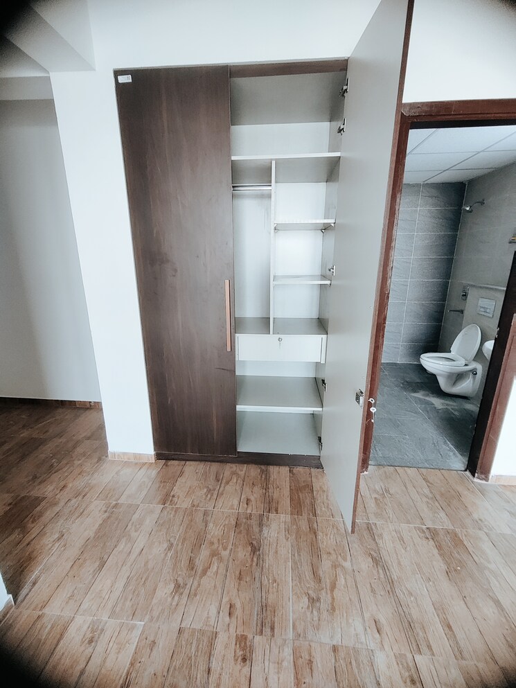 Room, bptp-parklands 3 Bedroom 300 Sq.Yd. Builder Floor In Sector 76 Faridabad 8688457