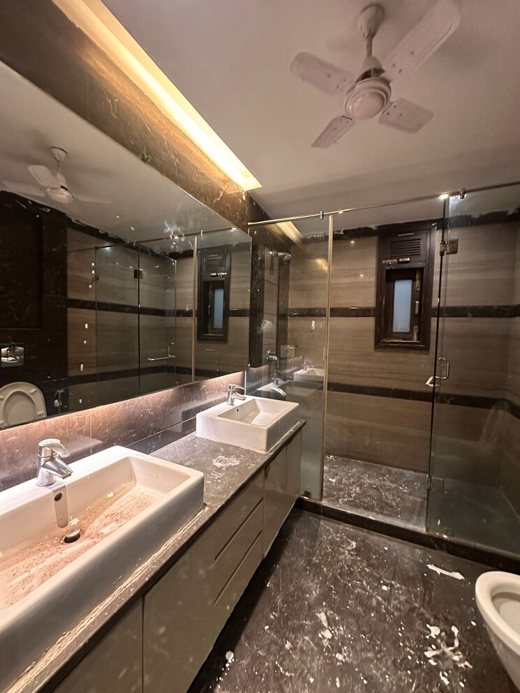 Kitchen, east of kailash 4 Bedroom 300 Sq.Yd. Builder Floor In East Of Kailash Delhi 8688482