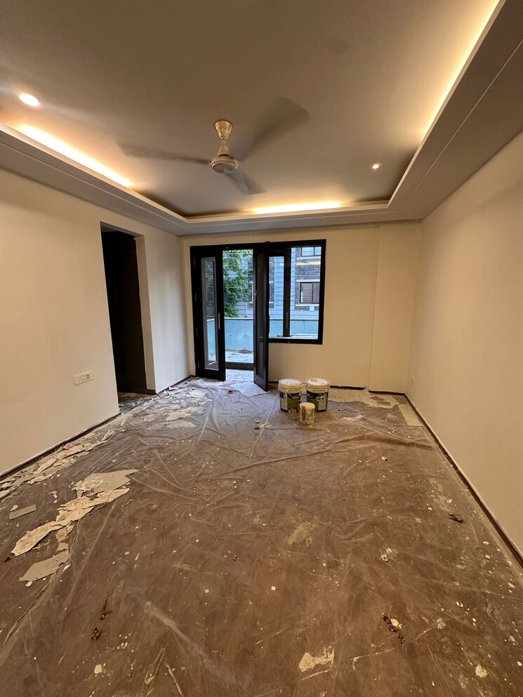 Bedroom, east of kailash 4 Bedroom 300 Sq.Yd. Builder Floor In East Of Kailash Delhi 8688482