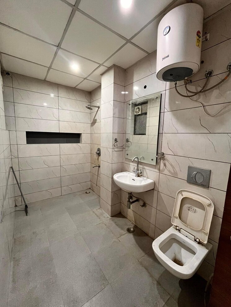 Bathroom, sushant lok i 1 RK 450 Sq.Ft. Builder Floor In Sushant Lok I Gurgaon 8688520