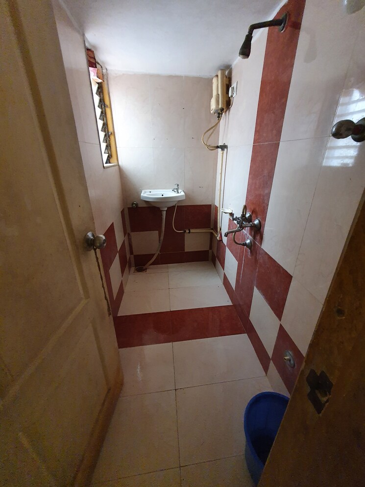 Bathroom, kandivali west 1 Bedroom 600 Sq.Ft. Apartment In Kandivali West Mumbai 8688540