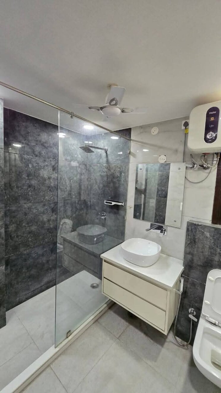 Bathroom, paras-quartier 4 Bedroom 5350 Sq.Ft. Apartment In Gwal Pahari Gurgaon 8688554