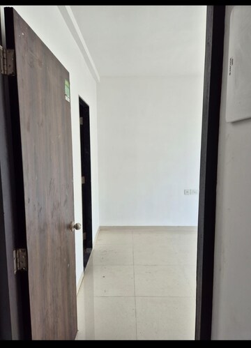 1 BHK Apartment For Rent in UK Iridium, Kandivali East