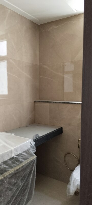 Bathroom in 3.5 BHK Builder Floor at Smart World Orchard, Sector 61 – for Rent