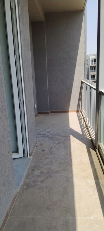 Building Lobby in 3.5 BHK Builder Floor at Smart World Orchard, Sector 61 – for Rent