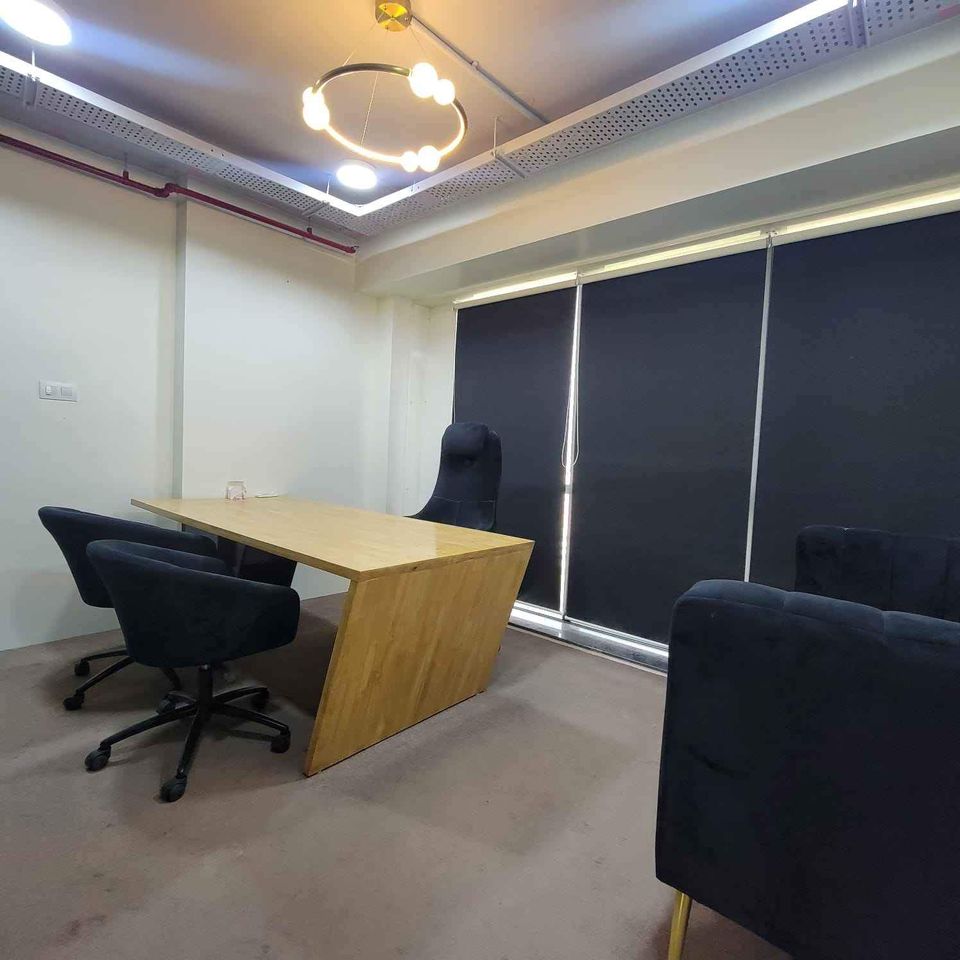 Office Space For Rent in Yashwant Niwas Road
