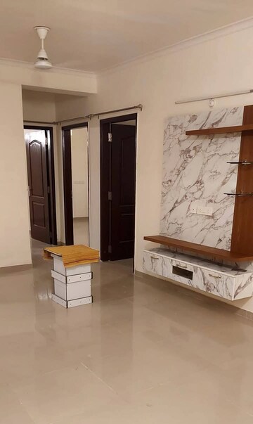 Room in 3 BHK Apartment at Hazratganj – for Rent