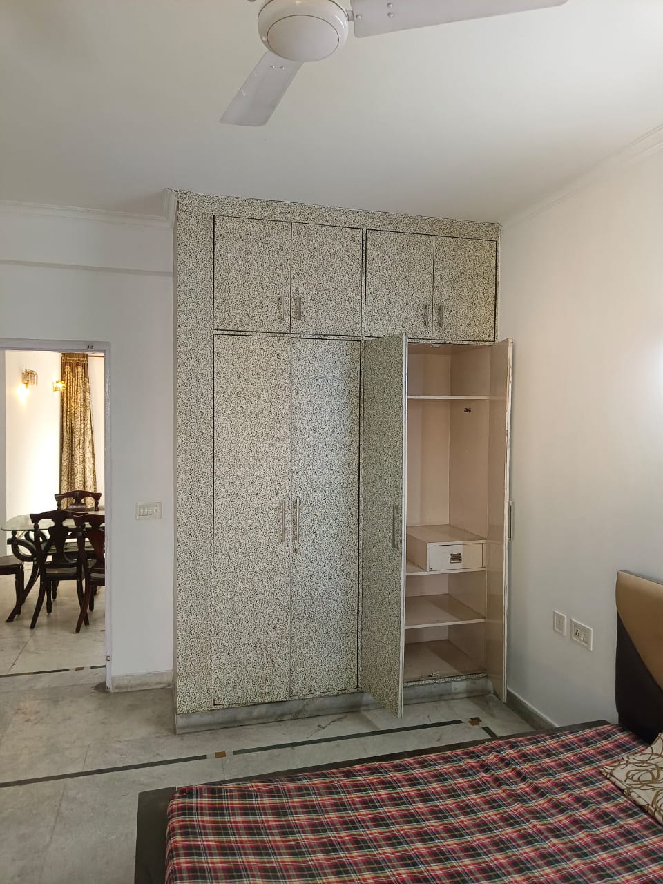 3 BHK + Pooja Room Builder Floor For Rent in Unitech South City II