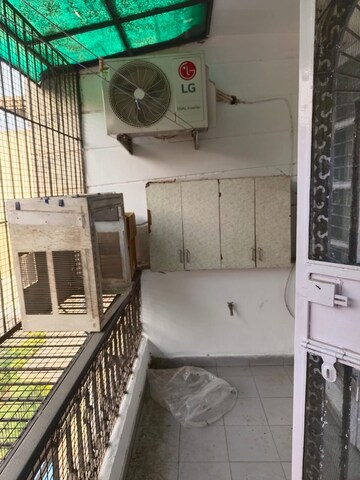 Master Bedroom in 3 BHK Builder Floor at Unitech South City II, Sector 50 – for Rent