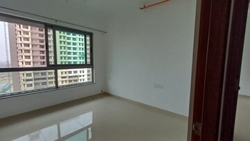 Room in 2 BHK Apartment at Kalpataru Immensa, Kolshet Road – for Rent
