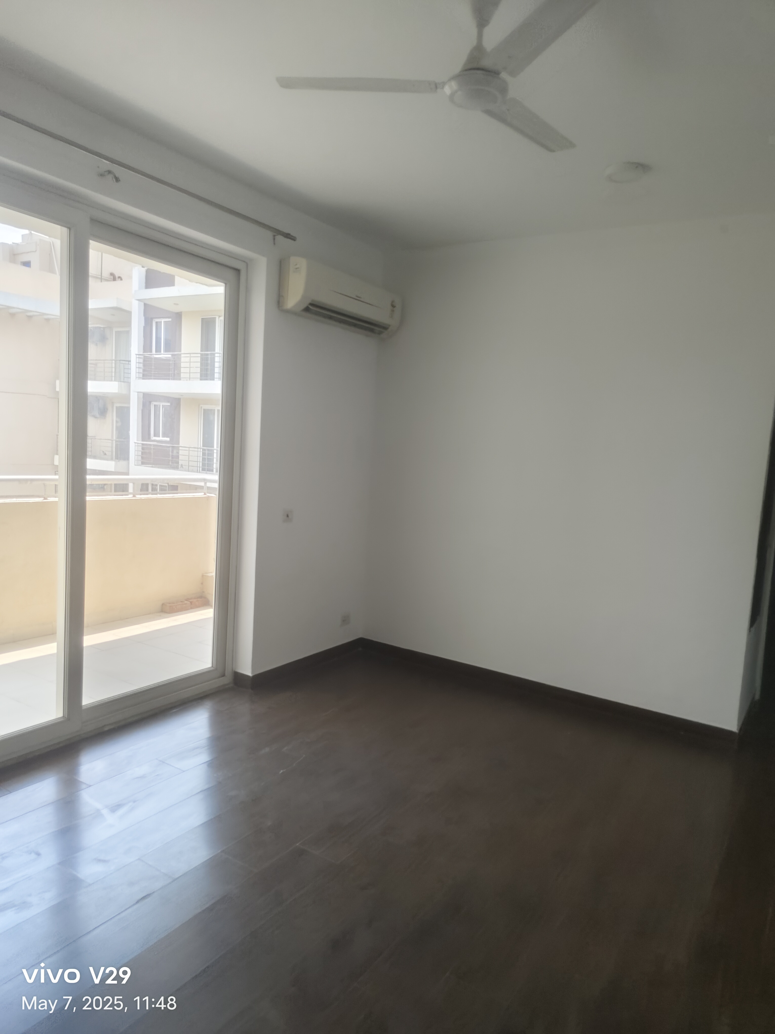 4 BHK + Servant Room 2700 Sq.Ft. Apartment in Unitech Uniworld City