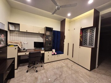 Team Area in 3 BHK Apartment at Emaar Palm Heights, Sector 77 – for Rent