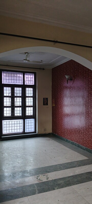 Room in 3 BHK Builder Floor at Uppal Southend, Sector 49 – for Rent