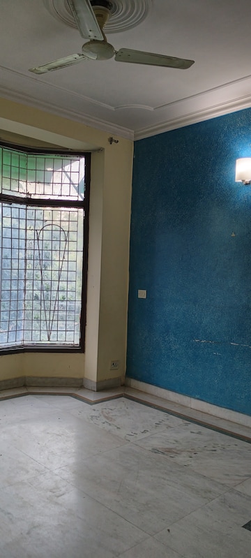 Room in 3 BHK Builder Floor at Uppal Southend, Sector 49 – for Rent