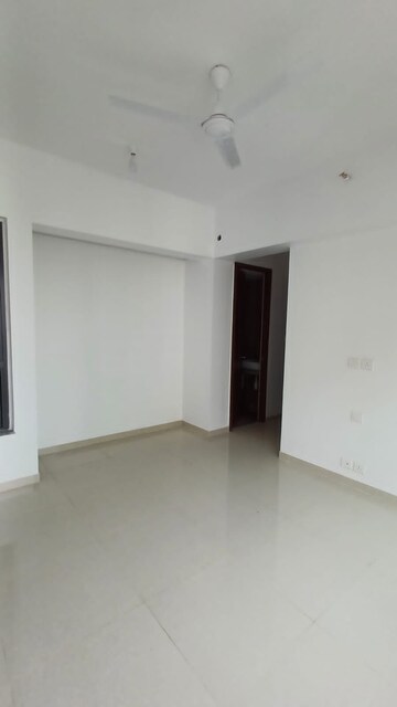 2 BHK Apartment For Rent in Kalpataru Immensa, Kolshet Road
