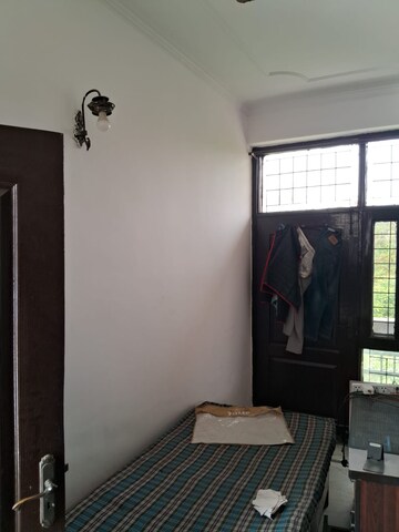 1.5 BHK Builder Floor For Rent in RWA Apartments Sector 52, Sector 52