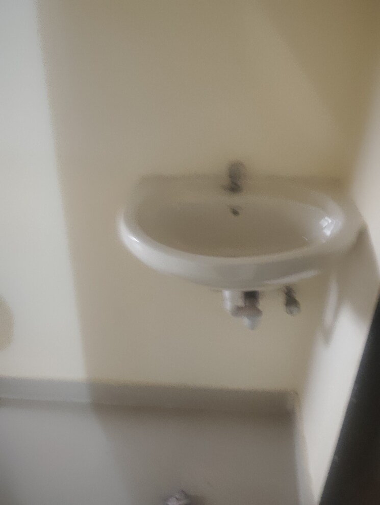 Bathroom, krishna-tower-kapurbawdi 2 Bedroom 800 Sq.Ft. Apartment In Kapur Bawdi Thane 8688866