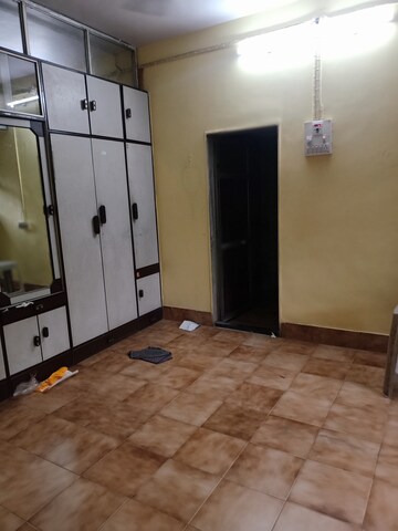 Room in 2.5 BHK Apartment at Siddhartha Darshan CHS, Naupada – for Rent