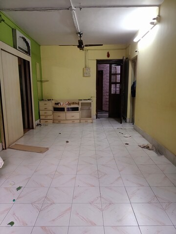 Room in 2.5 BHK Apartment at Siddhartha Darshan CHS, Naupada – for Rent