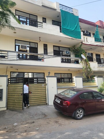 3 BHK Builder Floor For Sale in Srishti Greenfield Homes, Green Fields Colony