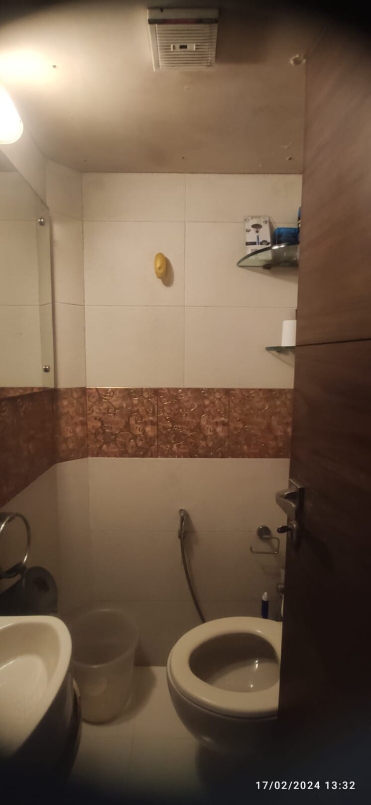 Bathroom, punita-co-operative-housing-society 1 Bedroom 536 Sq.Ft. Apartment In Colaba Mumbai 8688926