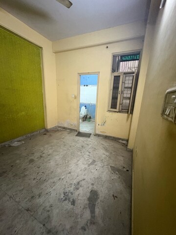 Room in 2 BHK Apartment at Shalimar Apartments Shalimar Garden, Shalimar Garden – for Rent