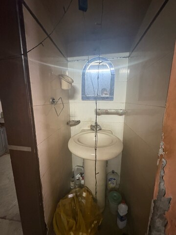 Bathroom in 2 BHK Apartment at Shalimar Apartments Shalimar Garden, Shalimar Garden – for Rent