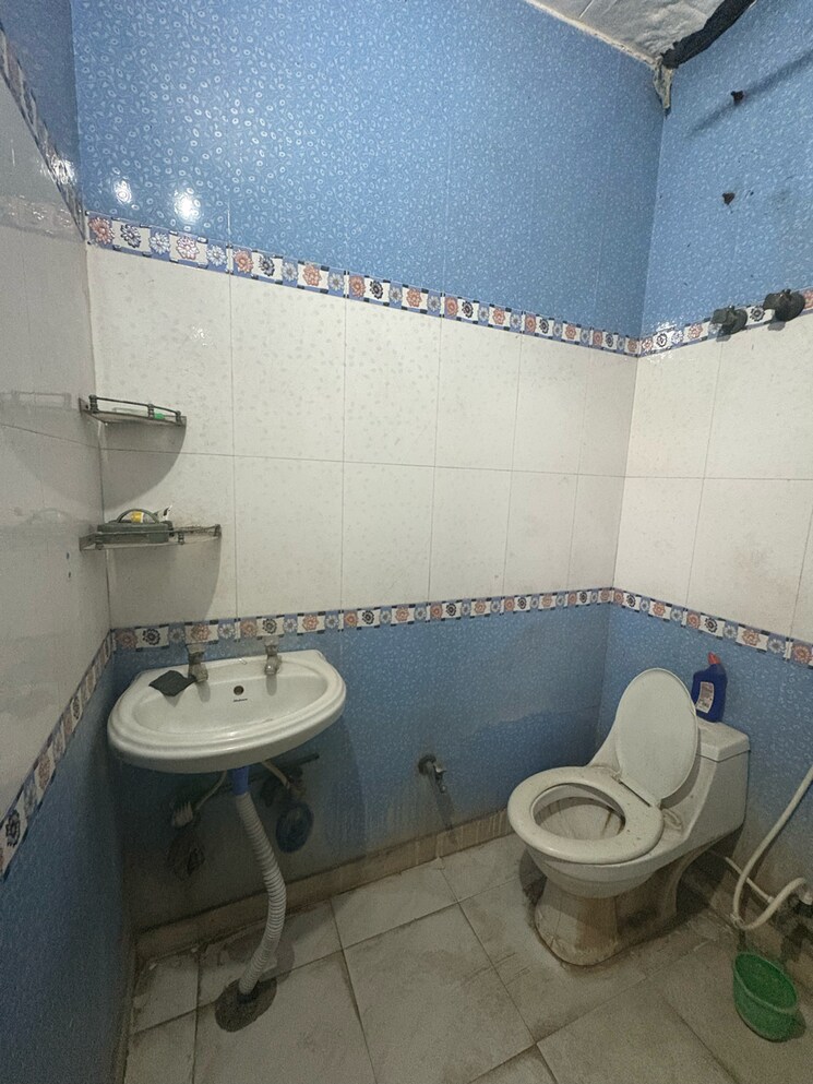 Bathroom, shalimar-apartments-shalimar-garden 2 Bedroom 800 Sq.Ft. Apartment In Shalimar Garden Ghaziabad 8688959
