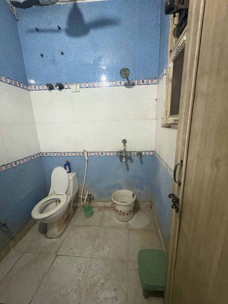 Bathroom, shalimar-apartments-shalimar-garden 2 Bedroom 800 Sq.Ft. Apartment In Shalimar Garden Ghaziabad 8688959