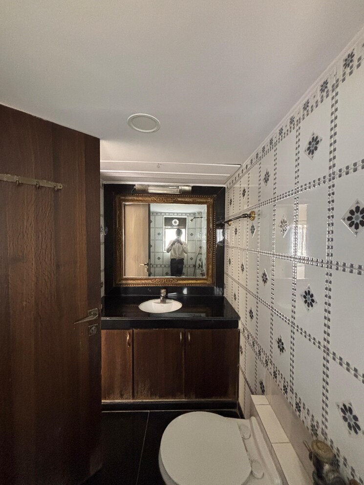 Bathroom, raheja-skylark-apartment 3 Bedroom 1400 Sq.Ft. Apartment In Bandra West Mumbai 8688988