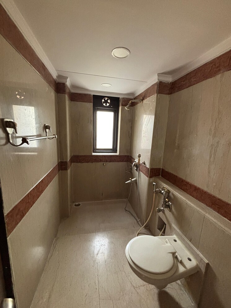 Bathroom, raheja-skylark-apartment 3 Bedroom 1400 Sq.Ft. Apartment In Bandra West Mumbai 8688988