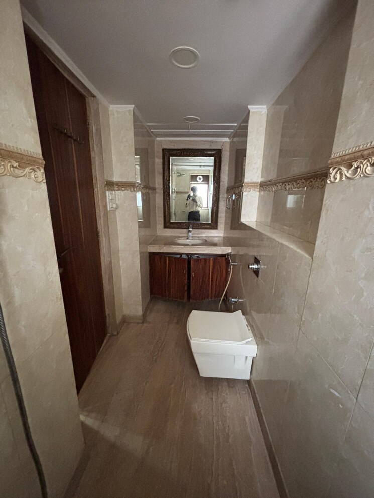 Attached Bathroom, raheja-skylark-apartment 3 Bedroom 1400 Sq.Ft. Apartment In Bandra West Mumbai 8688988