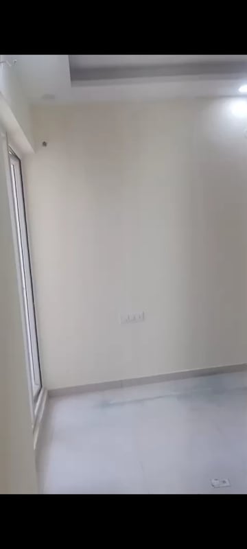 Room in 3 BHK Apartment at Nirala Estate, Tech Zone 4 Greater Noida – for Rent