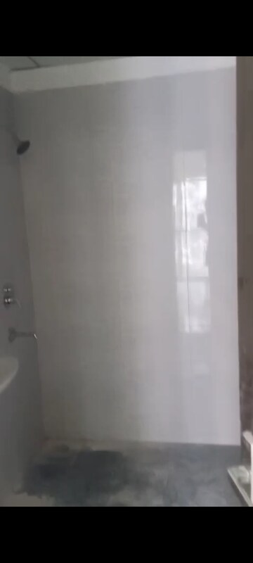 Room in 3 BHK Apartment at Nirala Estate, Tech Zone 4 Greater Noida – for Rent