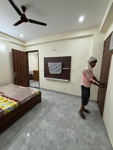 Bedroom in 1 BHK Builder Floor at Sector 40 – for Rent