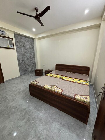 Bedroom in 1 BHK Builder Floor at Sector 40 – for Rent