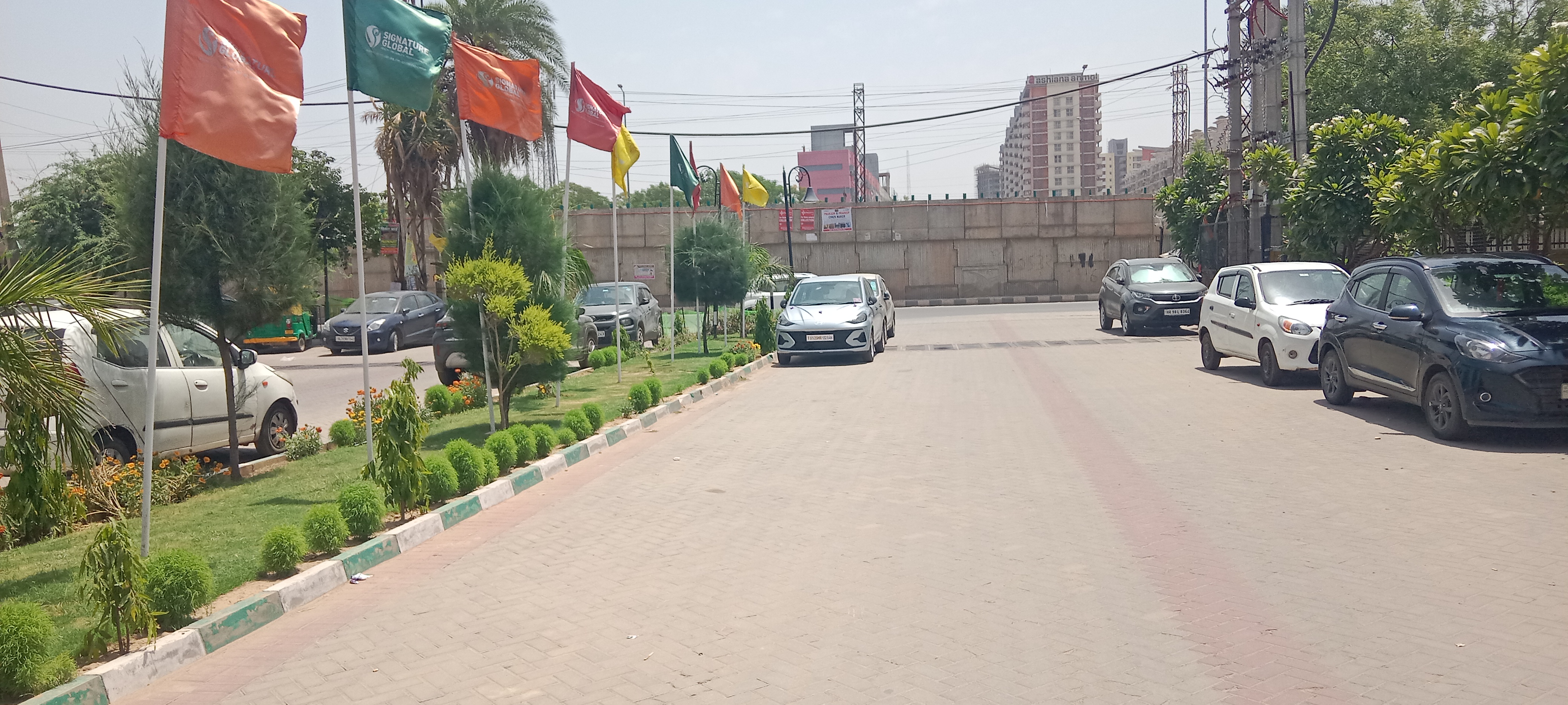 2 BHK + Study Room Apartment For Sale in Signature The Serenas