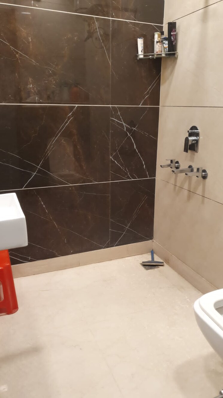 Bathroom, ashok nagar 2.5 Bedroom 900 Sq.Ft. Builder Floor In Ashok Nagar Delhi 8689046