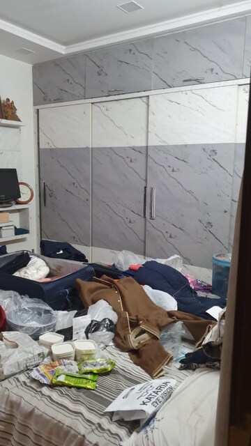 Master Bedroom in 2.5 BHK Builder Floor at Ashok Nagar – for Rent