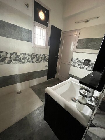 Bathroom in 3.5 BHK Apartment at Mansa Devi – for Rent