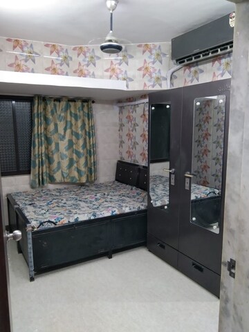 Bedroom in 2 BHK Apartment at West View Vile Parle West, Vile Parle West – for Rent
